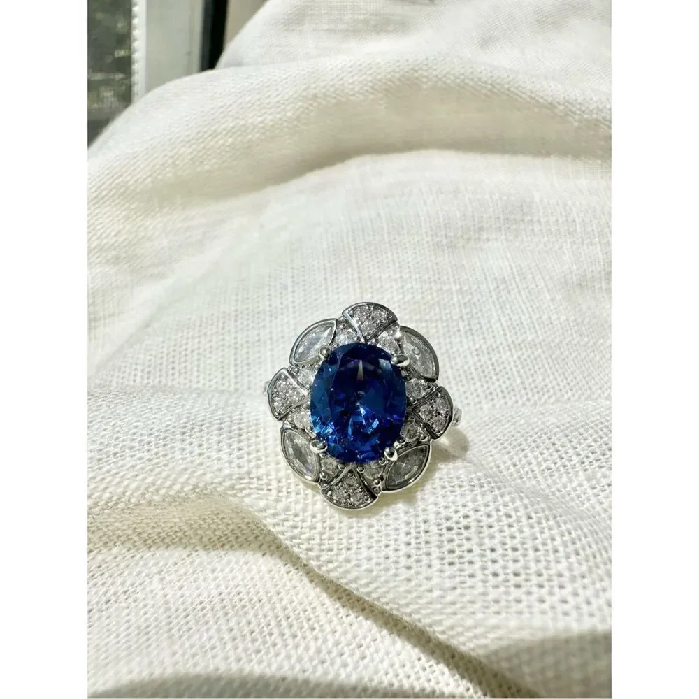 Beautiful oasis blue antique style oval cubic zirconia cut ring ￼